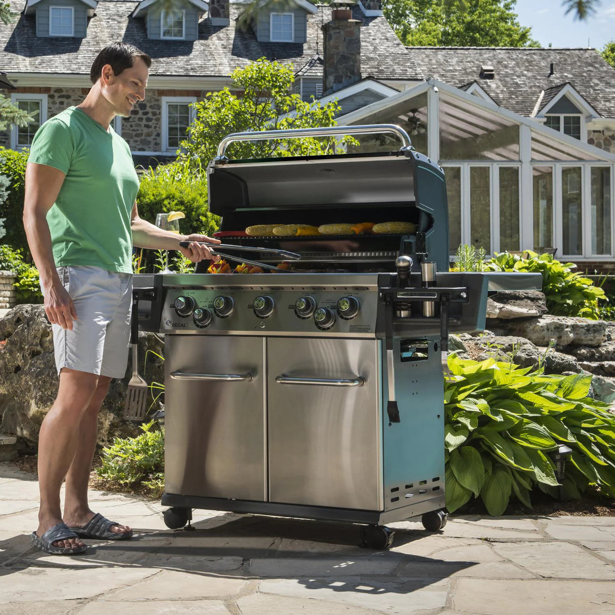 Broil King Regal S590 Pro 5-Burner Natural Gas Grill With Rotisserie & Side Burner - Stainless Steel