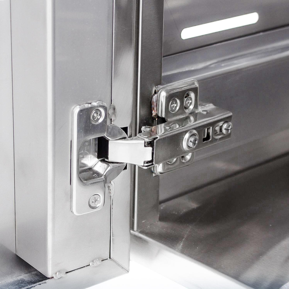 Coyote C-Series 34-Inch 3-Burner Freestanding Propane Gas Grill - C2C34LP C1C34CT