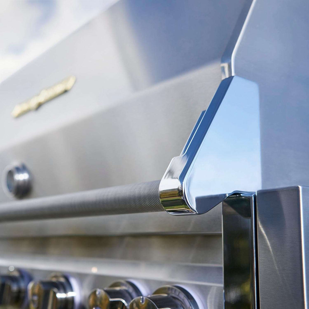 Crown Verity 30-Inch Mobile Natural Gas Grill Pro Package - CV-MCB-30PRO-NG Closed