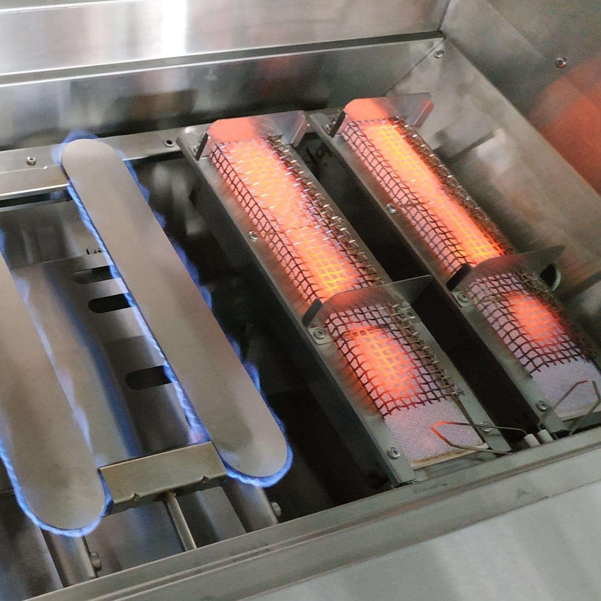 Grand Turbo 40-Inch 6-Burner Built-In Propane Gas Grill With Two Infrared Sear Burners & Rotisserie - B4019BLP Flame 2