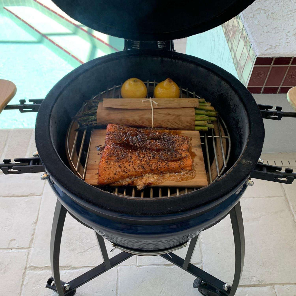 Lifesmart 19-Inch Ceramic Kamado Grill - Blue - SCS-K19D open grill