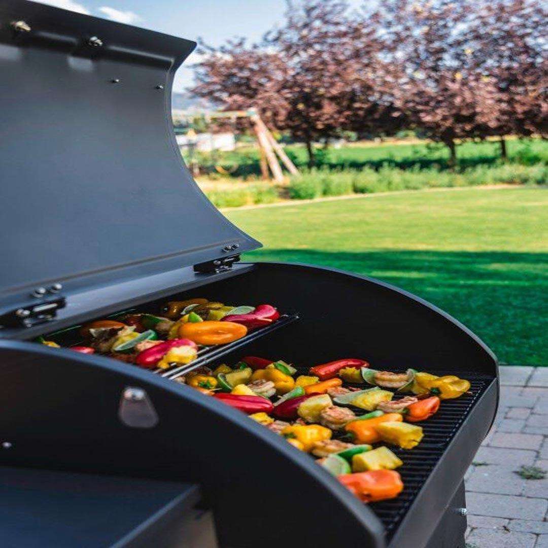 Camp Chef SmokePro DLX Wood Pellet Grill - Bronze - PG24B
